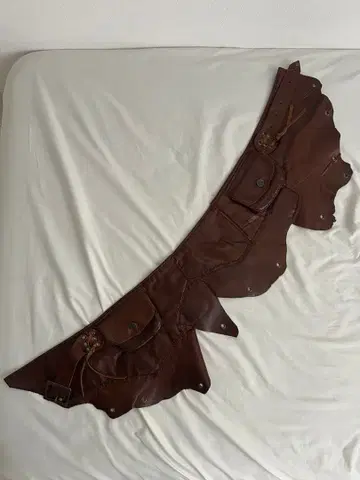 브라운의 벨트 스커트