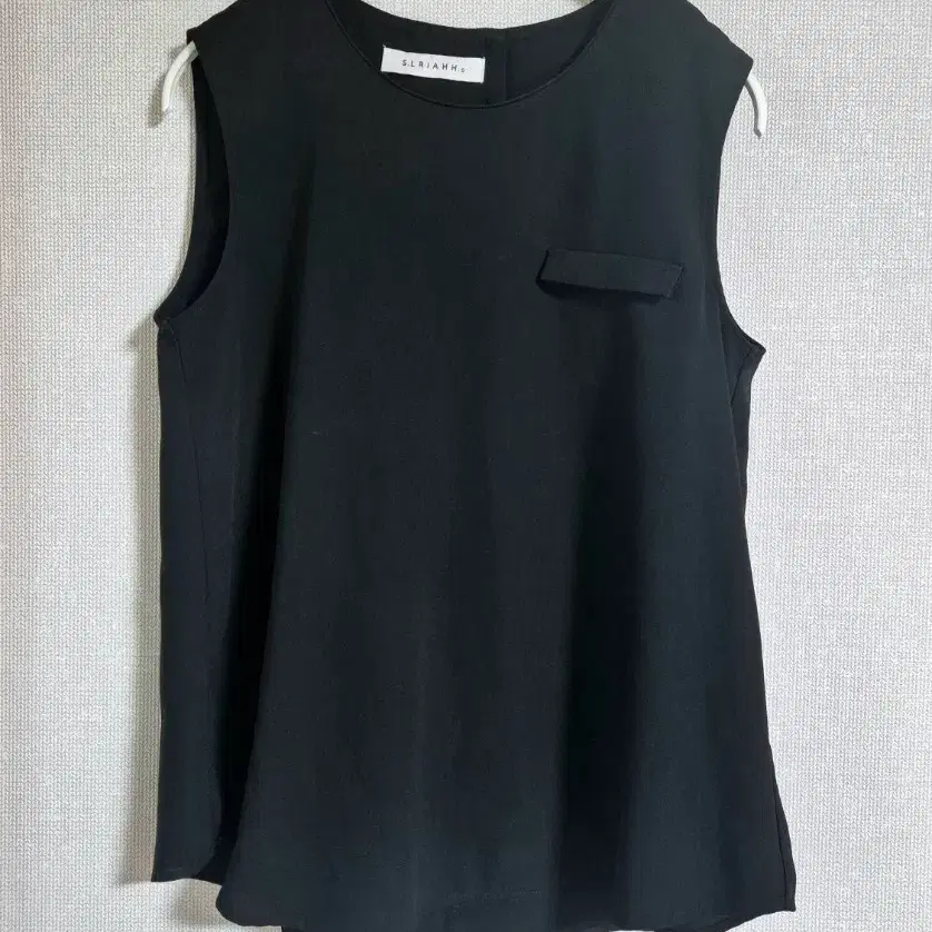 블랙 민소매 포켓 블라우스