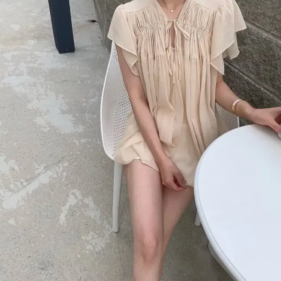 러플 셔링 시스루 리본 블라우스