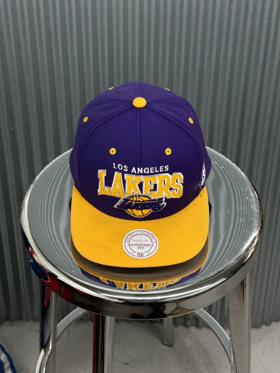 [FREE] 미첼앤네스 NBA LA레이커스 퍼플/옐로우 스냅백