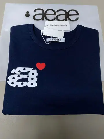 새상품 aeae T셔츠 네이비 반팔 한국 로고 하트
