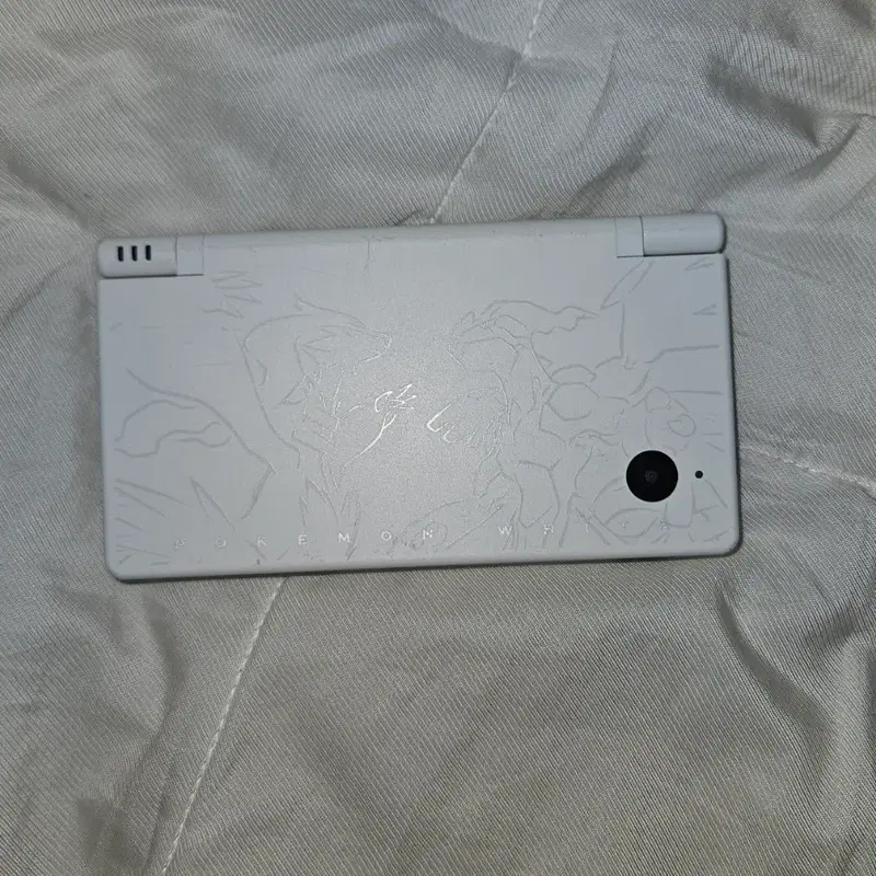 닌텐도 DSi 포켓몬 화이트 에디션 한정판 + 포켓몬스터 블랙 칩