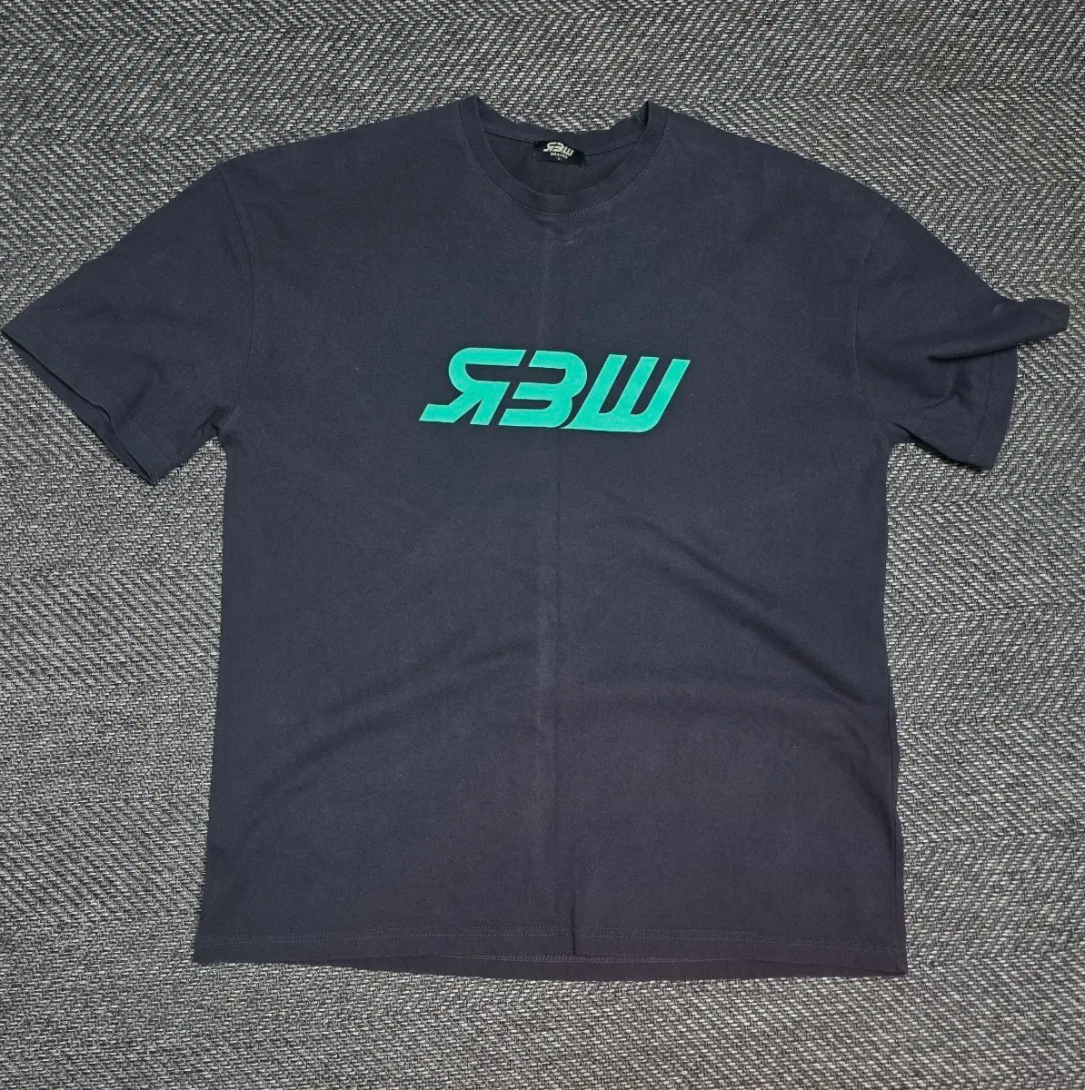 rbw 반팔 초창기모델 L(105정도) 팝니다