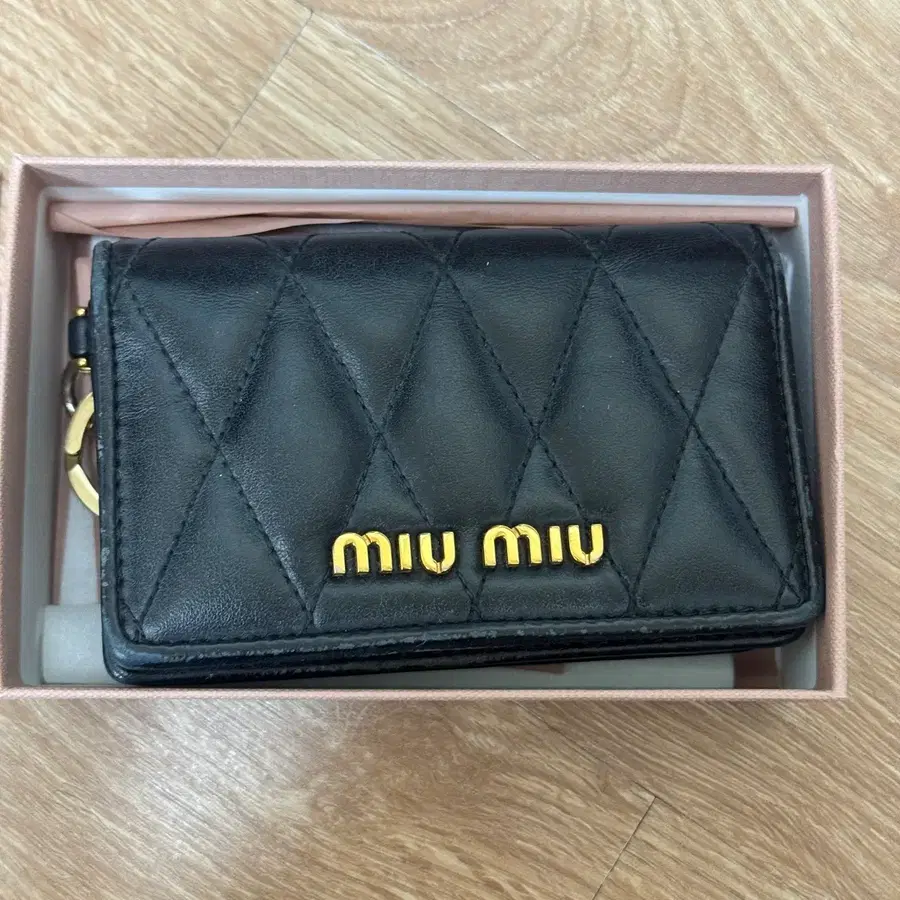 미우미우 카드지갑 블랙