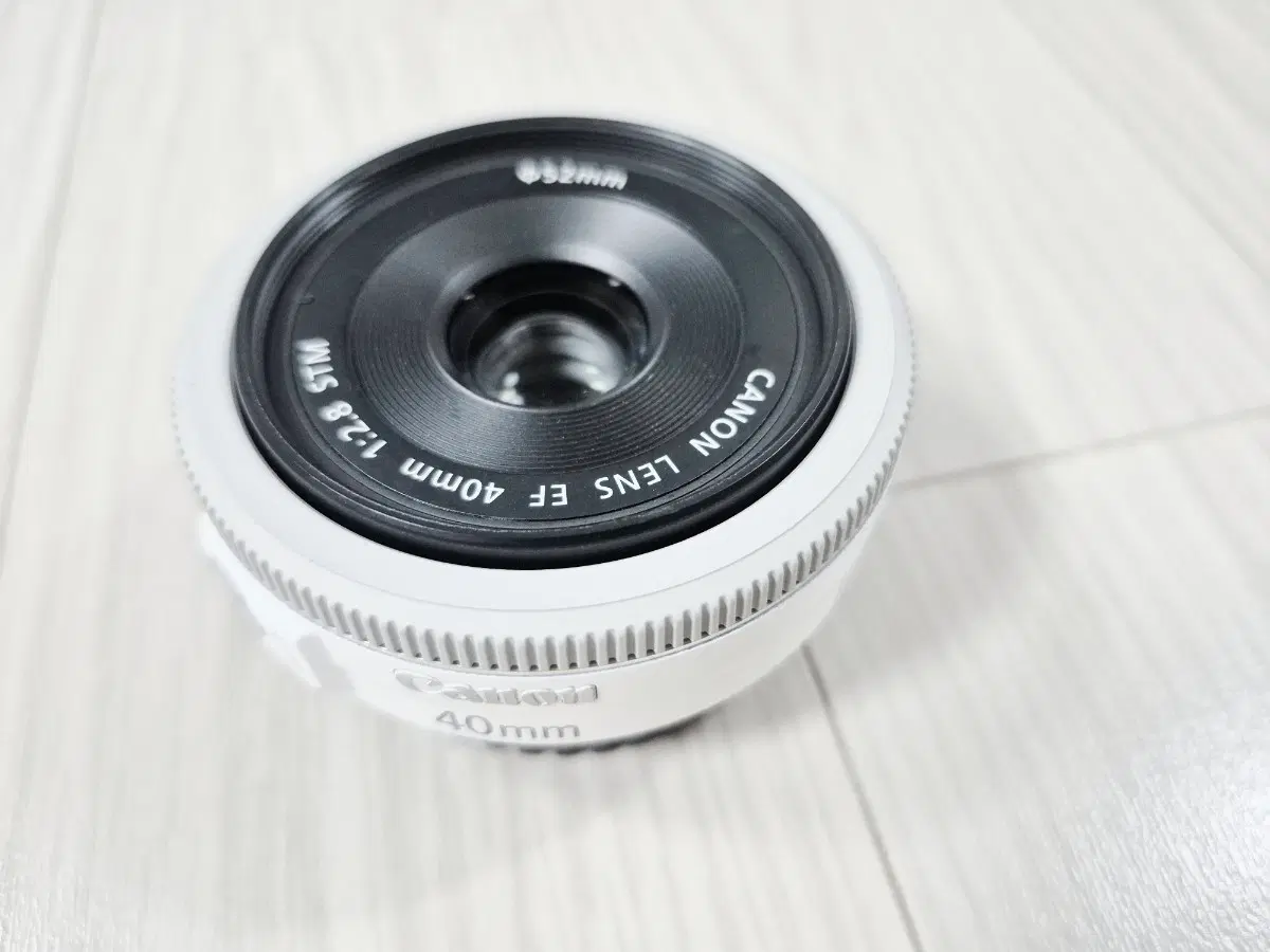 고장난 캐논 EF 40mm F2.8 STM 렌즈 화이트