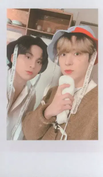 ATEEZ 4기 YUN HO/JONG HO 인스턴트 사진 4기