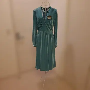 미사용 새상품 BOUTIQUE MOSCHINO 벨벳 긴팔 원피스