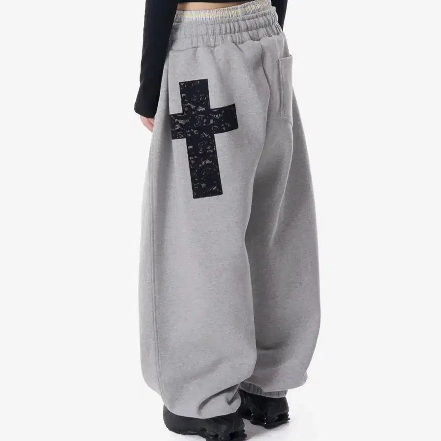 AAKAM 아캄 Laced CROS2 Patch Sweatpants Gray 트레이닝 바지 스웻팬츠 1
