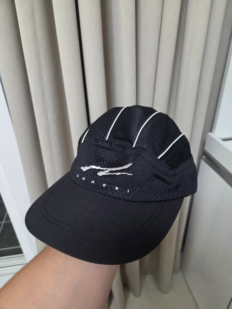 나이키 90s 아가시 캡 블랙 화이트