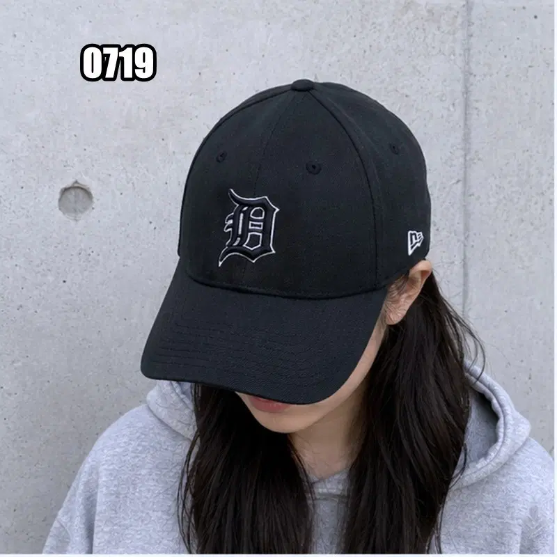 뉴에라 MLB 화이트 온 블랙 볼캡