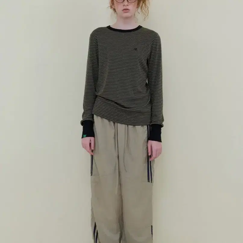노컨텐츠 Line Nylon Pants 베이지팬츠 밴딩바지 밴딩팬츠