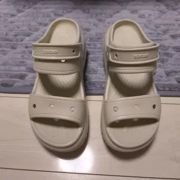 crocs 통굽 샌들 아이보리