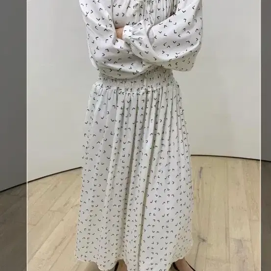 흰색 패턴 롱 원피스