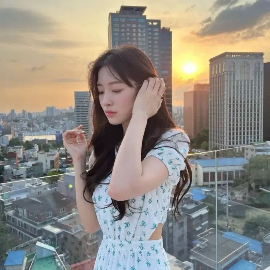 에트몽 플라워 컷아웃 롱 원피스