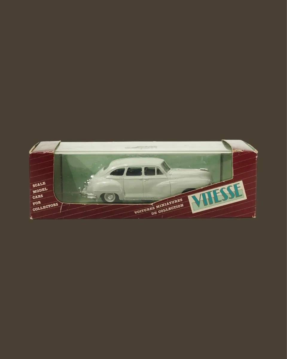 1947s 클라이슬러 윈저 세단 피규어