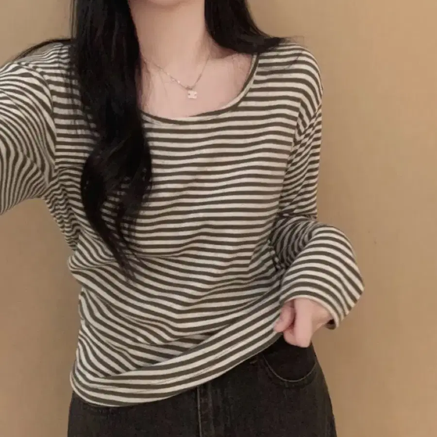 스트라이프 스퀘어넥 루즈핏 긴팔티셔츠