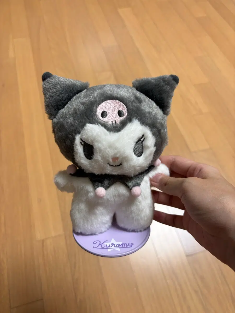 정품 산리오 쿠로미 자석 받침대 인형
