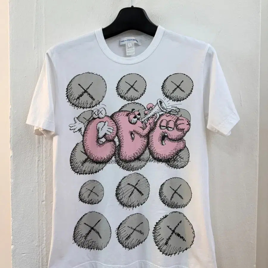 꼼데가르송 셔츠 x 카우스 반팔 티셔츠