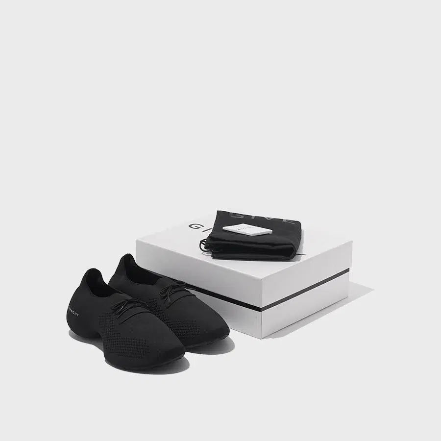 GIVENCHY sneakers EU44