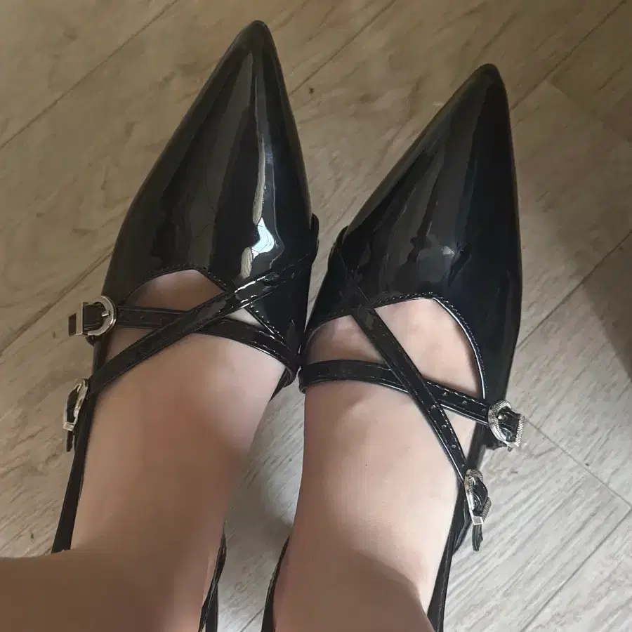 블랙 스트랩 스틸레토 힐
