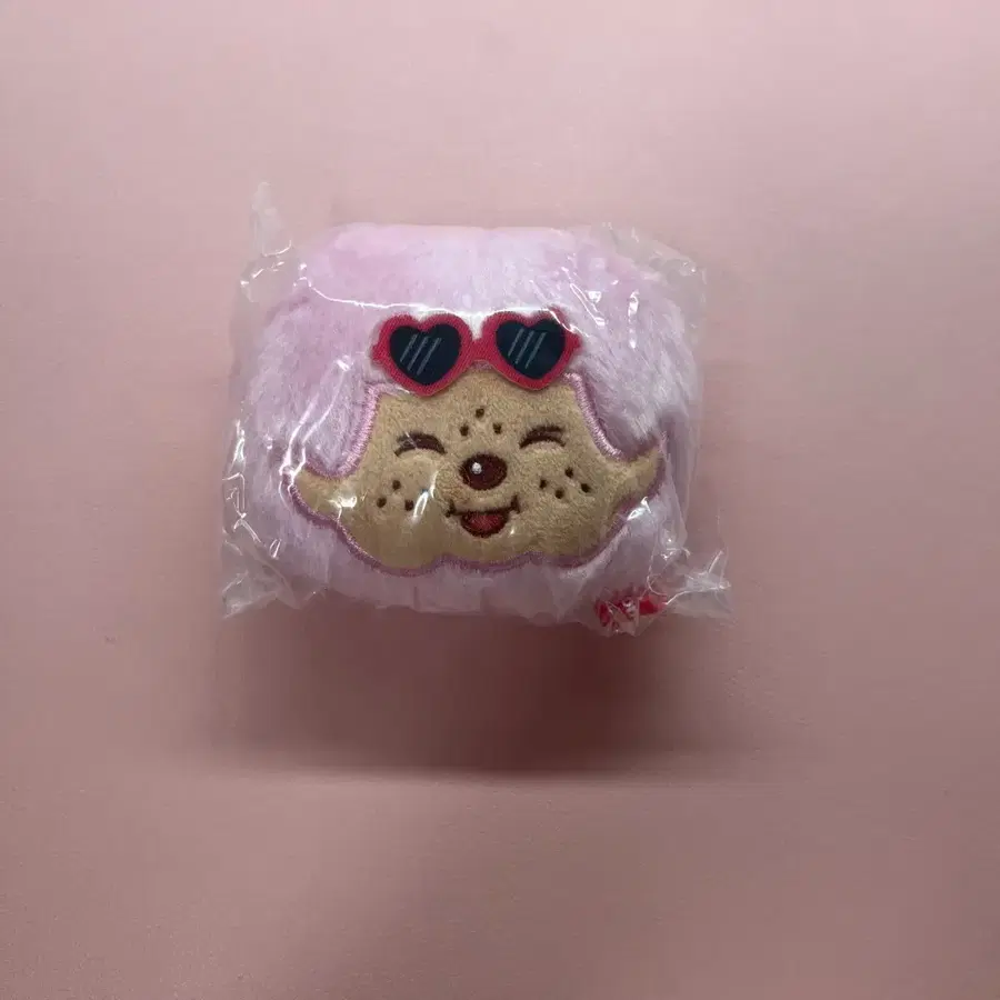 태닝 몬치치 페이스 키링 가챠 핑크