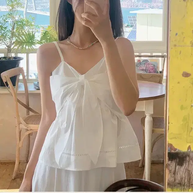 리리앤코 리봉듀아 스모크밴딩 리본 펀칭 뷔스티에 블라우스(새상품)