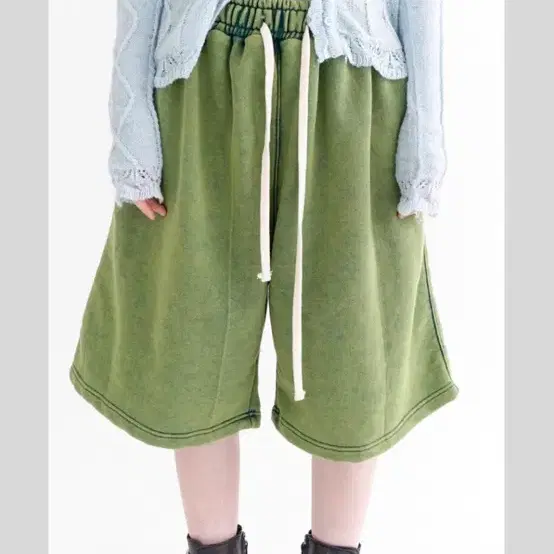샵페어리팬츠 vivid snow bermuda pants