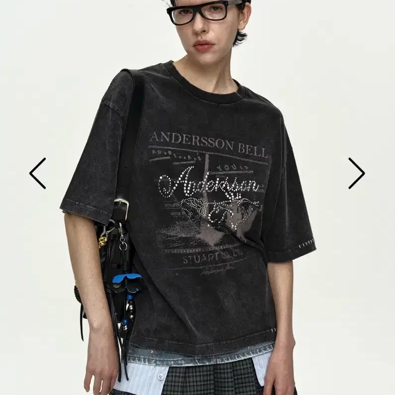 앤더슨벨 ROSIE HOT-FIX PRINTED T-SHIRT atb1509w(CHARCOAL)