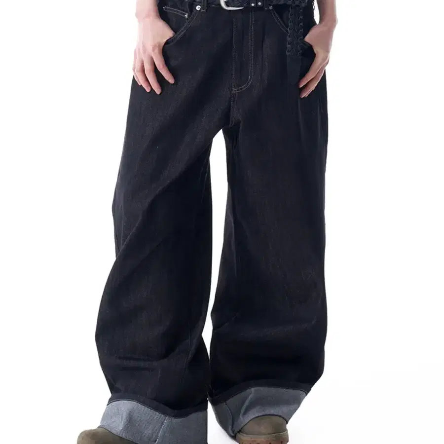 Cinch Back Denim Pants (Black)