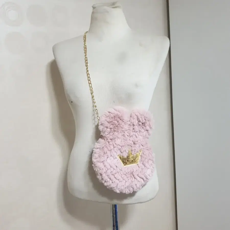 퍼 토끼크로스백 핑크색가방 왕관 장식