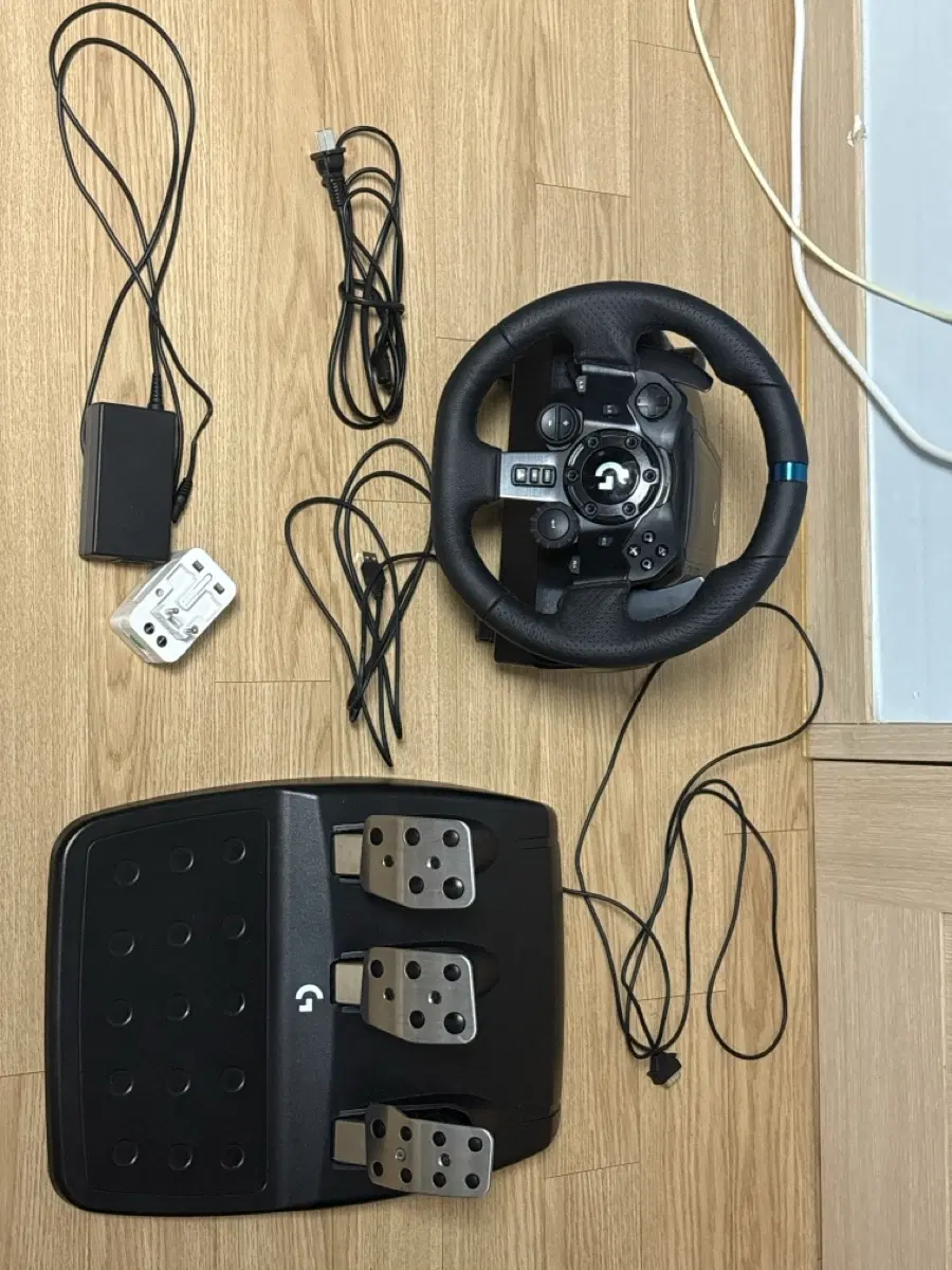 로지텍 G923 레이싱 휠 + 페달 세트