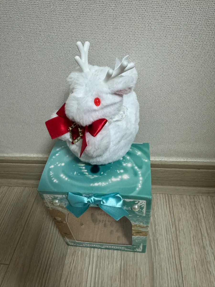 수어스스튜디오 용용이 인형