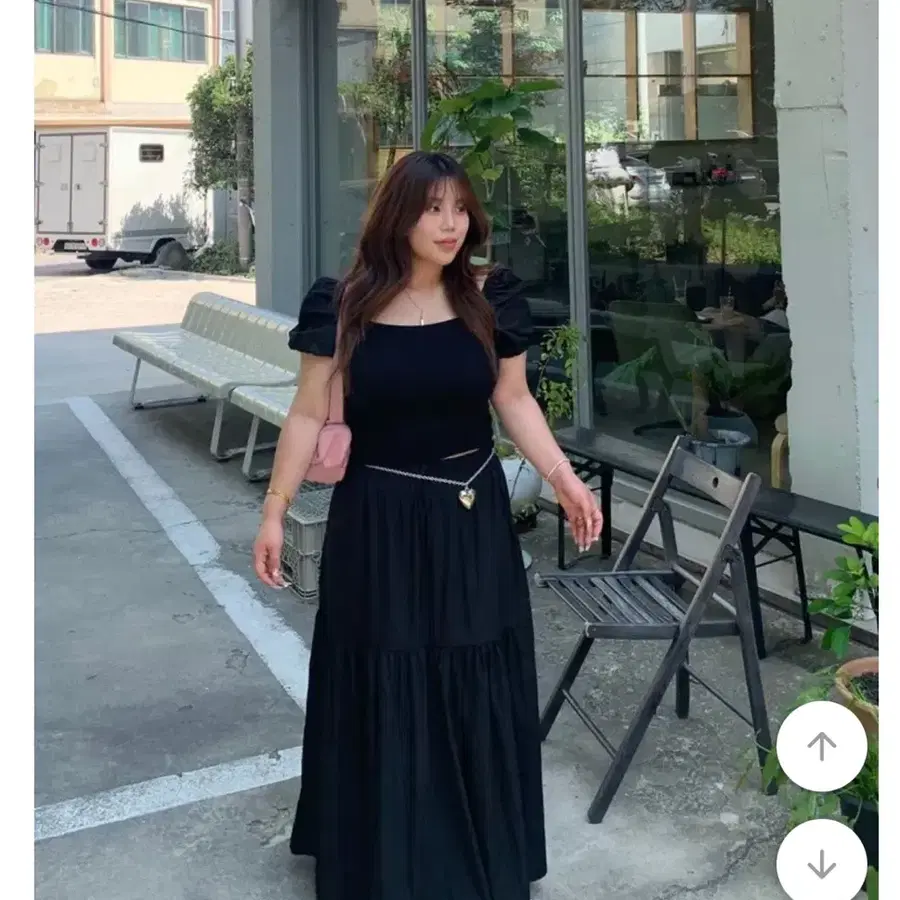 데이지투엘 카인 밴딩 셔링 절개 플레어 롱 스커트