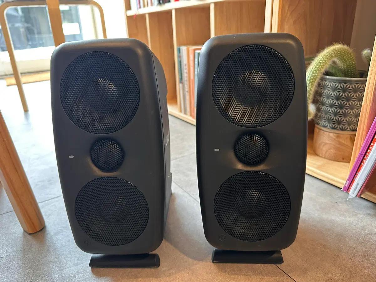 IK Multimedia iLoud MTM MKII 스피커
