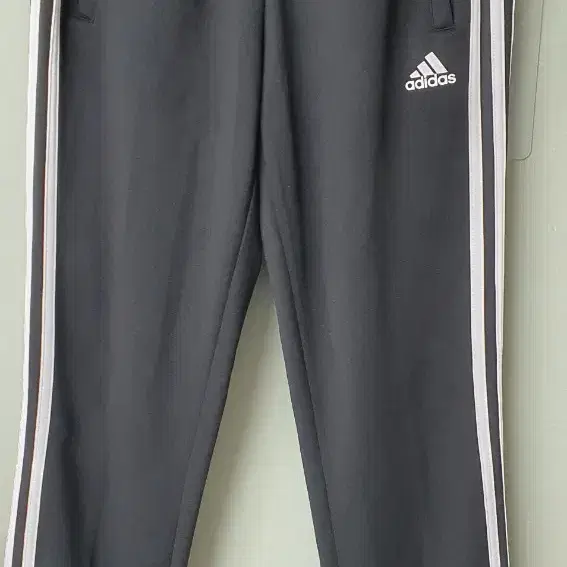 adidas 트레이닝져지(정품) L사이즈 31~33"가능함! 드라이완료!