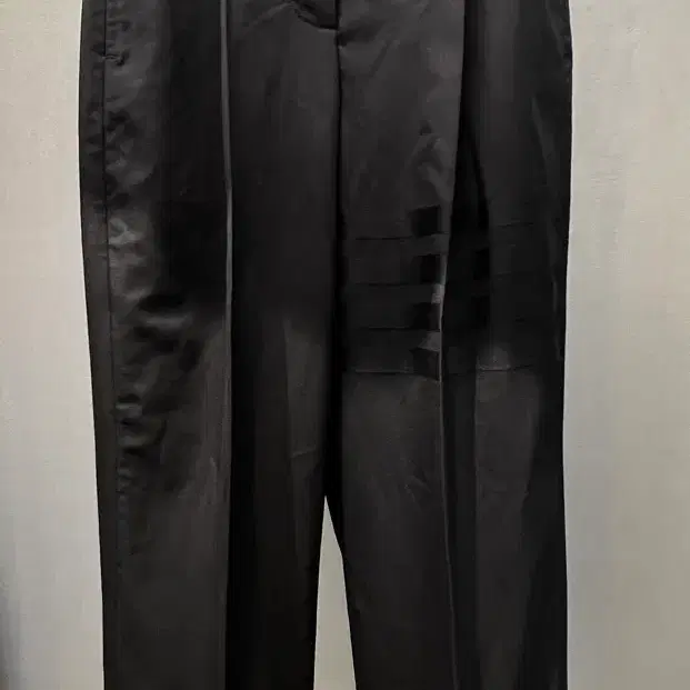 톰브라운 여성 High Waist Single Pleat 4-Bar 턱시도 팬츠 36 / 미착용 / 컬렉션 모델