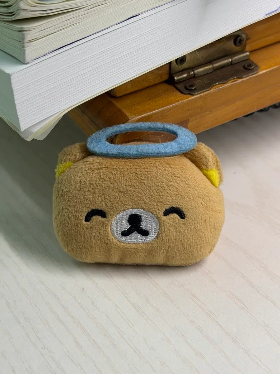리락쿠마 얼굴 인형 모양 이모지 뱃지