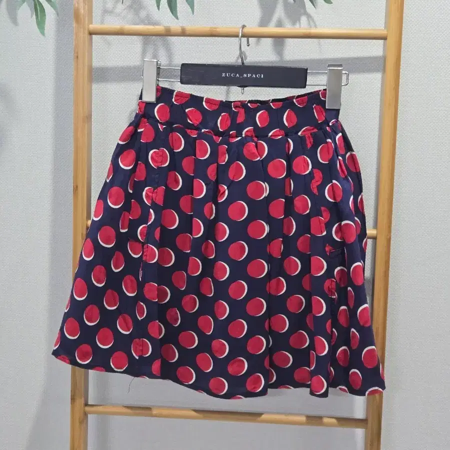 네이비 레드도트 스커트