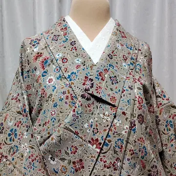 세탁 가능한 단의, 그레이지 바탕에 꽃무늬 화학 섬유