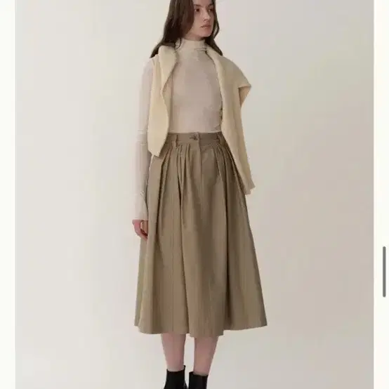 킨더살몬 로라 플리츠 풀 스커트 아이보리