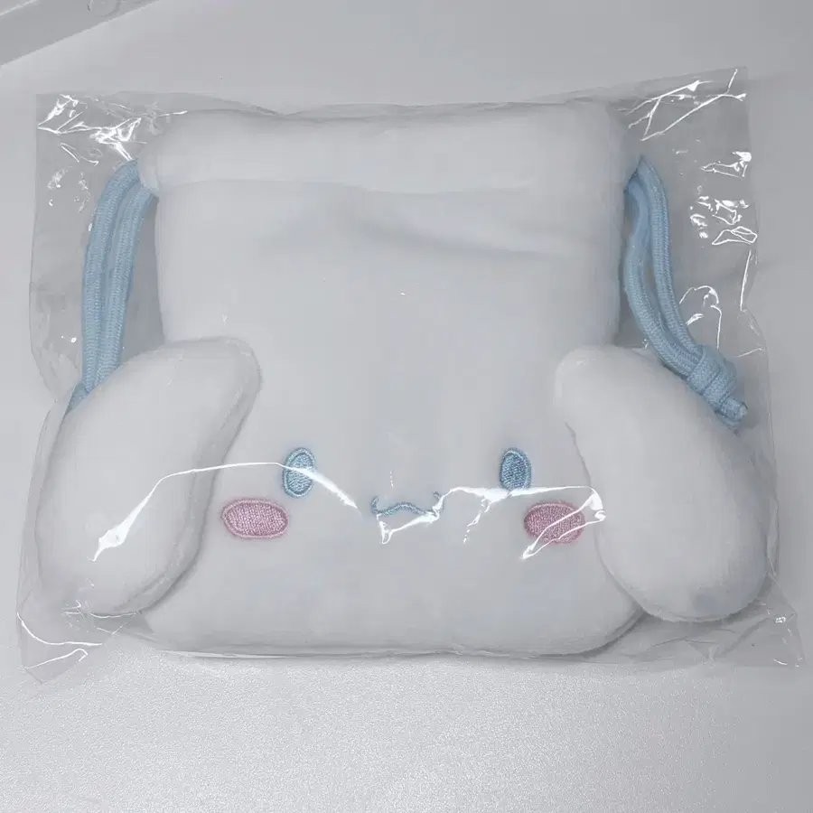 한정판 미쟝센 시나모롤 파우치