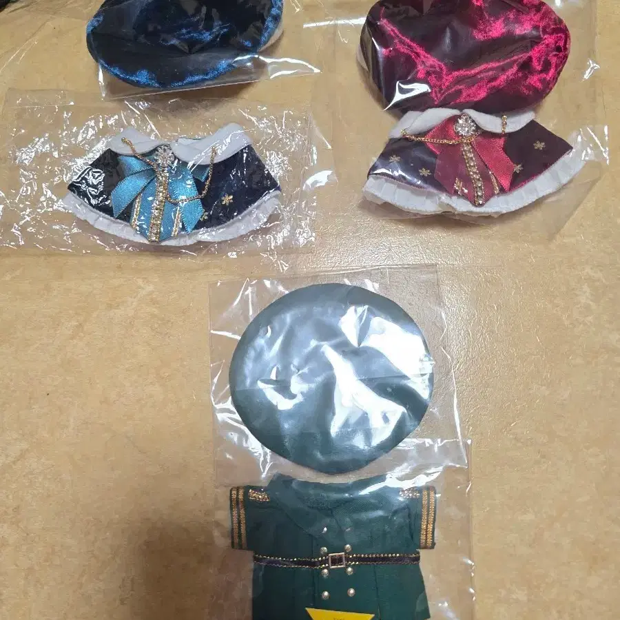 니니멀 인형옷 10cm 옷 케이프 제복 양도합니다