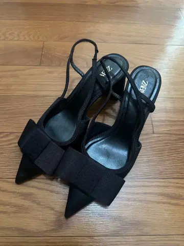 ZARA 리본 포함 스틸레토 펌프스 블랙