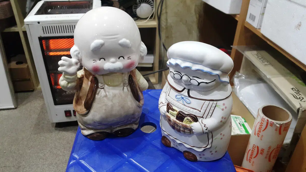 일본 도자기 화병과 설탕통/내용필독