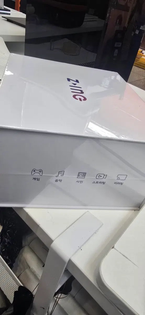:  [상태 S급] 미사용 캠핑/차박 필수템! 지잉 미니빔 프로젝터 ZM900 판매합니다