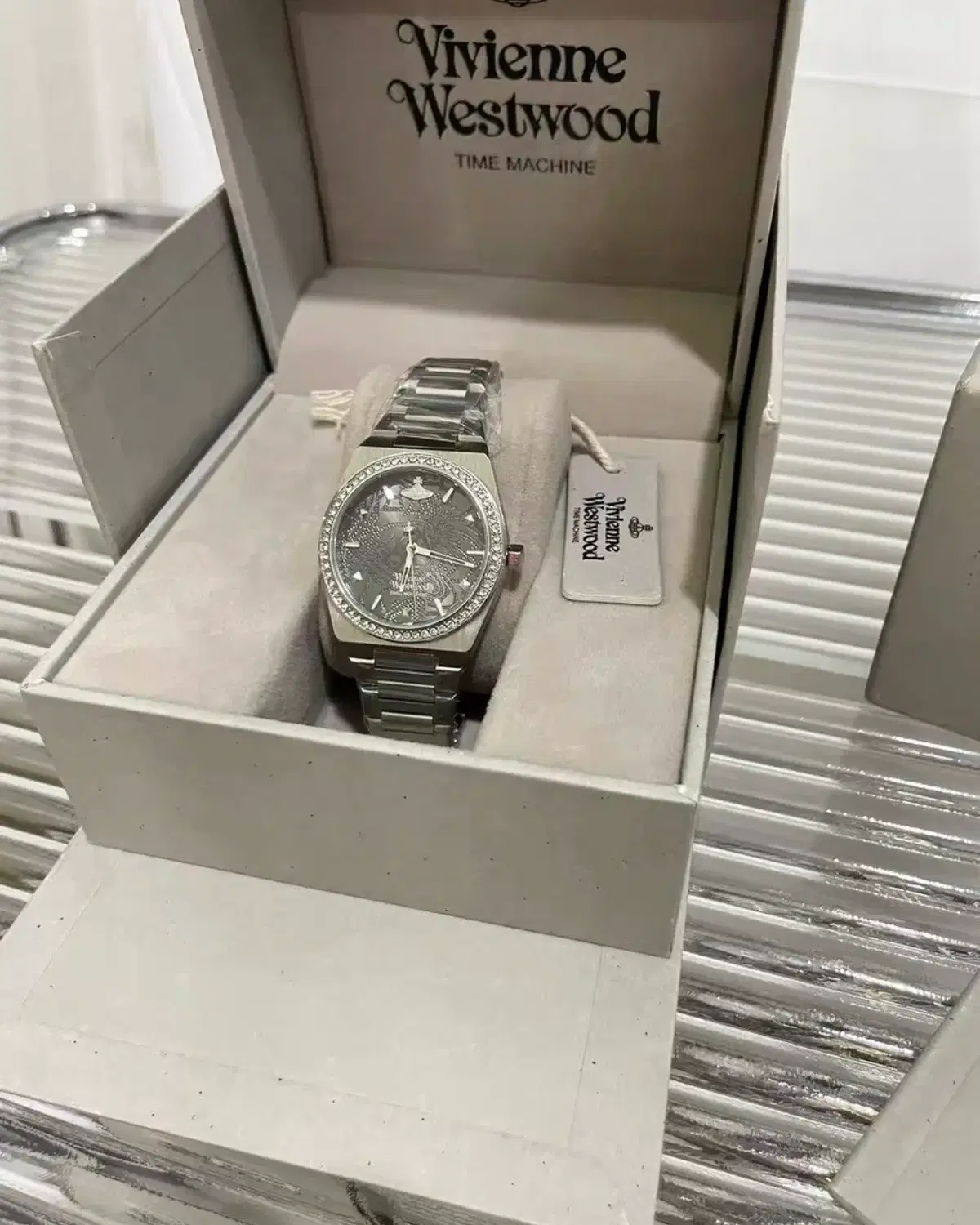 비비안웨스트우드 차터하우스 34mm 큐빅 워치