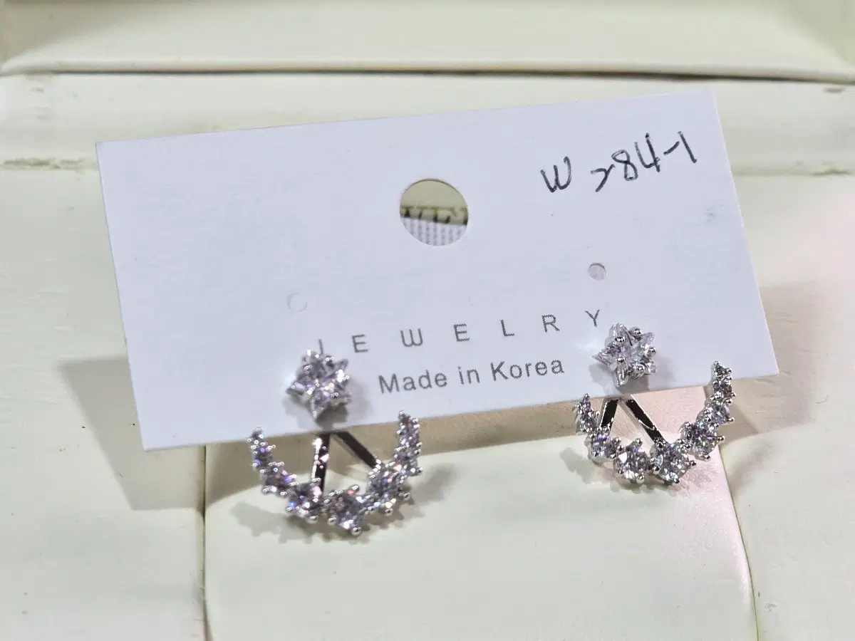 큐빅 별 모양 귀걸이