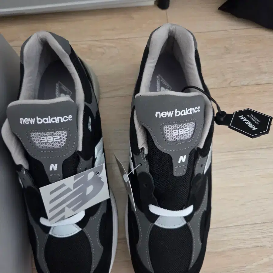 뉴발란스 992 블랙 280 새상품