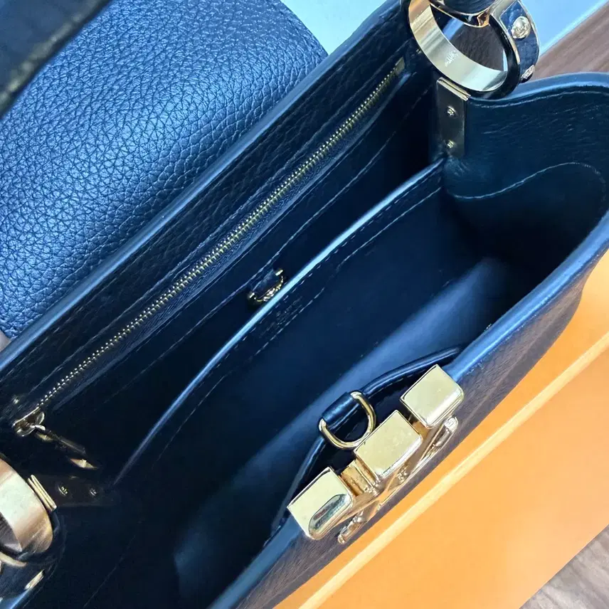 루이비통 루이비통) 카퓌신 BB 블랙 금장(한정판) 사진 7