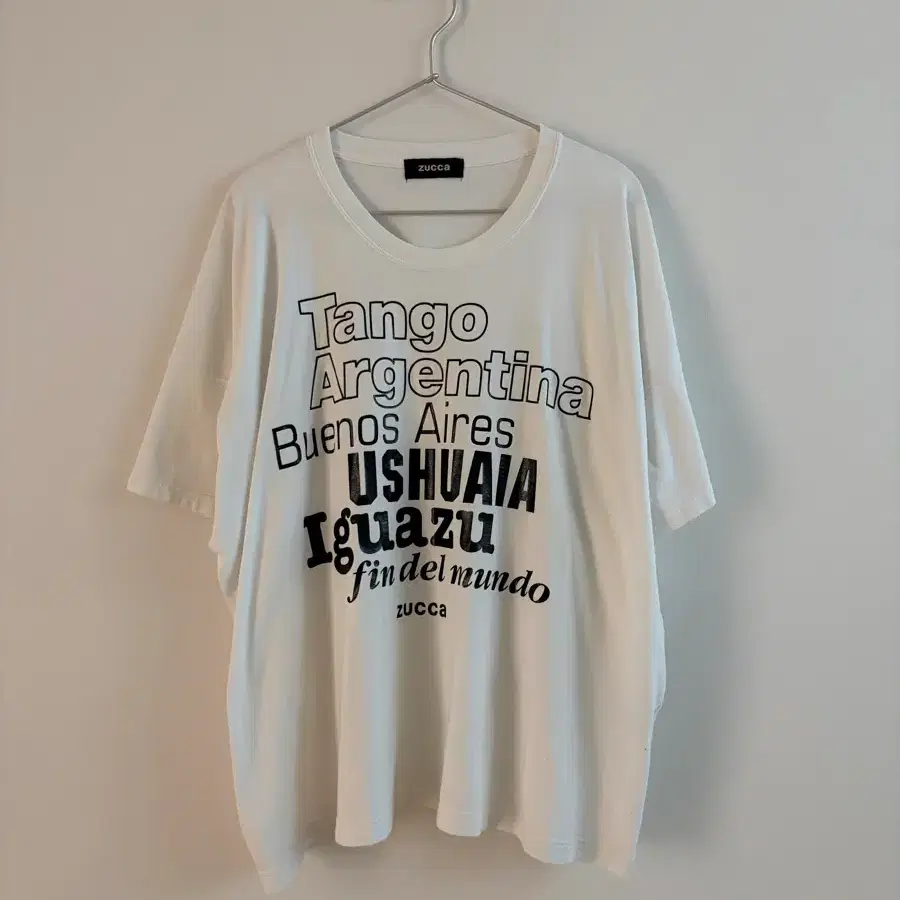 주카 프린팅 반팔 티셔츠
